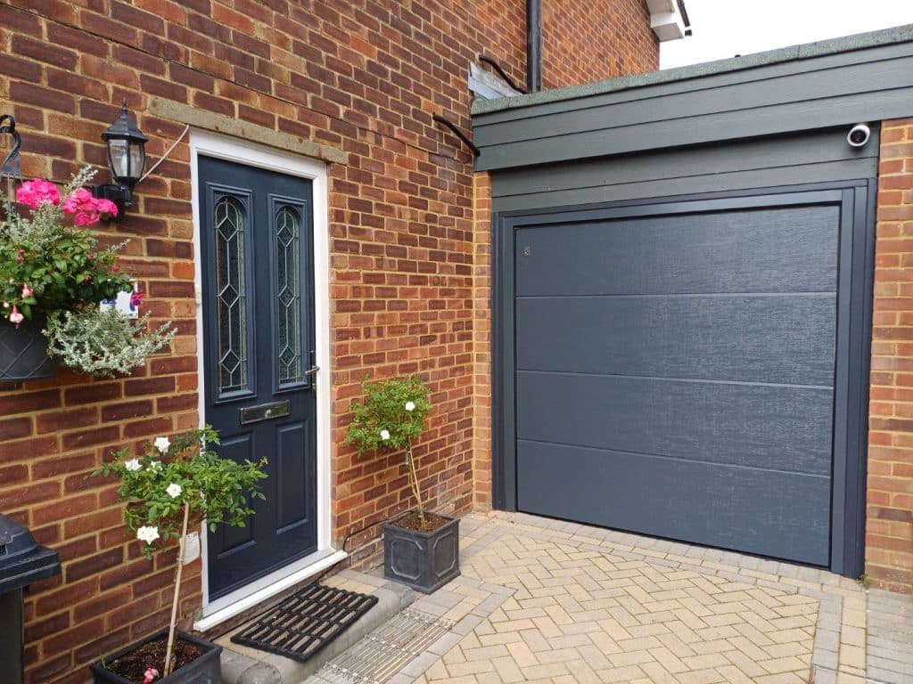 Flush Woodgrain Thermalift_45 Sectional Doors